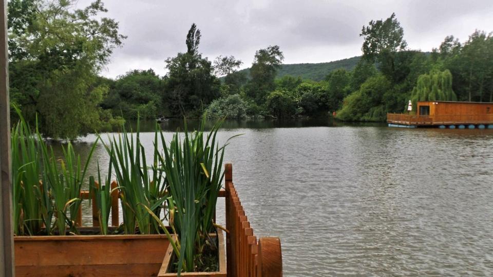 Cabanes Flottantes Et Gites Au Fil De L'Eau Colleville Exterior foto